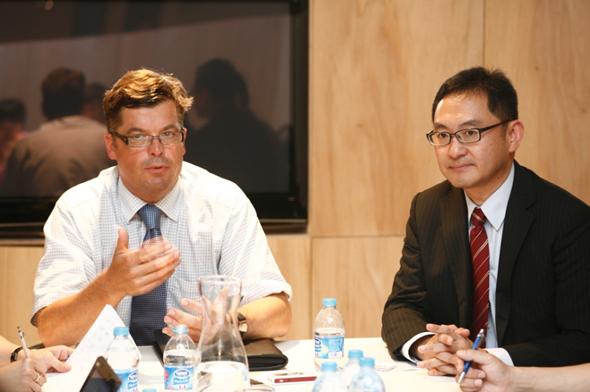 �󣺴󱱚WͨӍCEO Mogens Elsberg���ң��󱱚WͨӍ�Ї��^(q��)����(j��ng)����پ