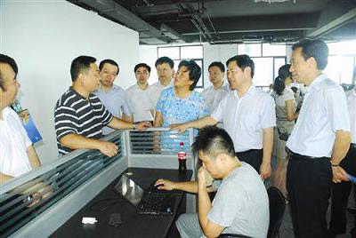 ��ͨ�аl(f��)չ����(w��)����a(ch��n)�I(y��)�F(xi��n)���^Ħ���M��